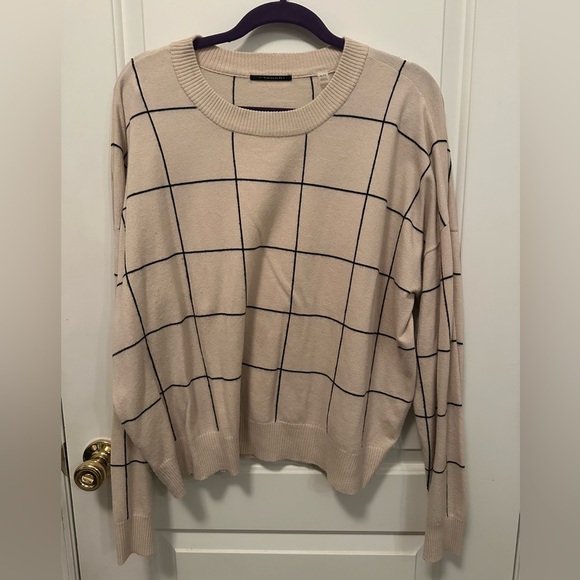 T Tahari Crewneck Pullover Sweater - Picture 2 of 3